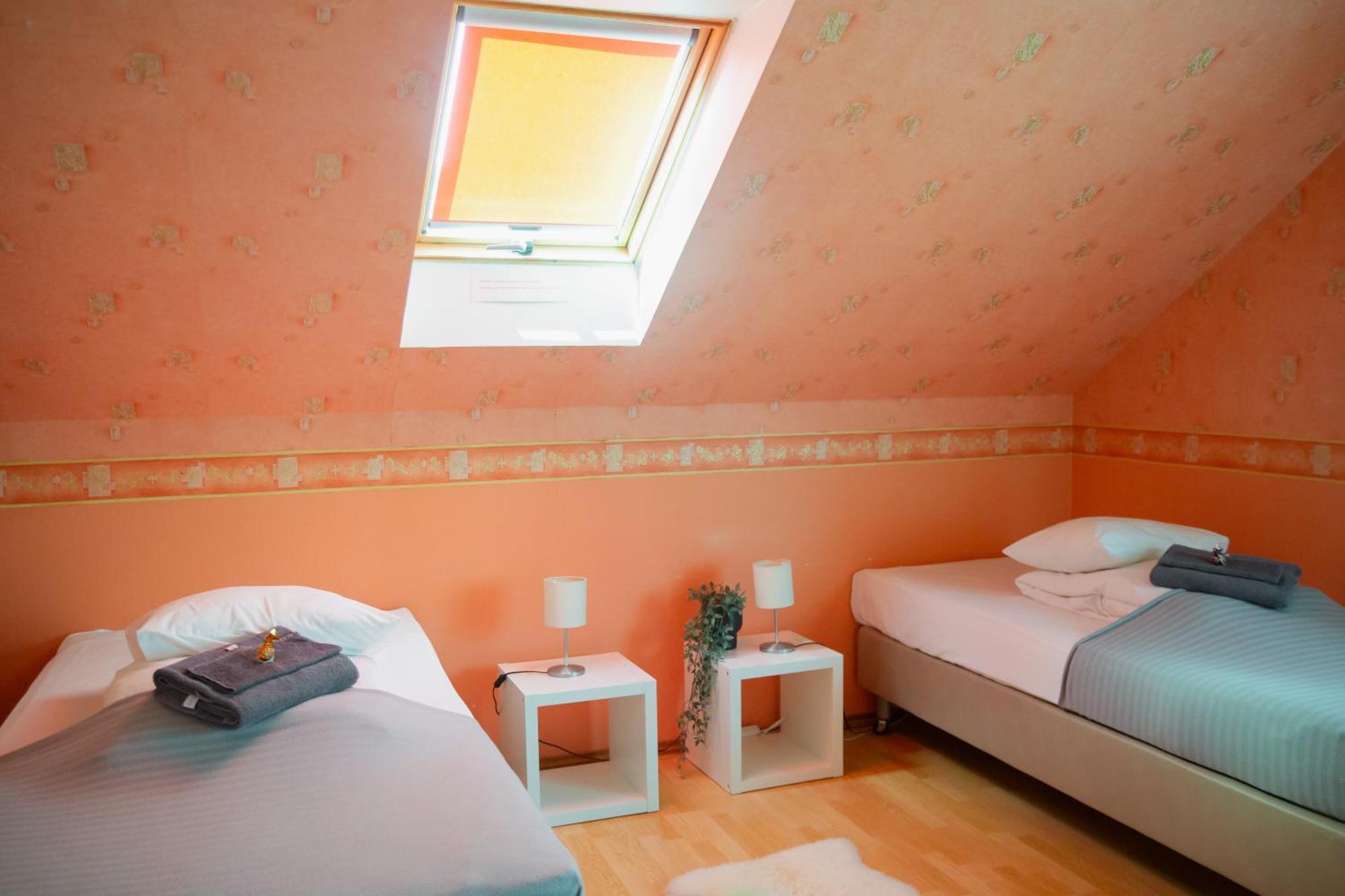 Konrad Family Guesthouse Kuressaare Rum bild