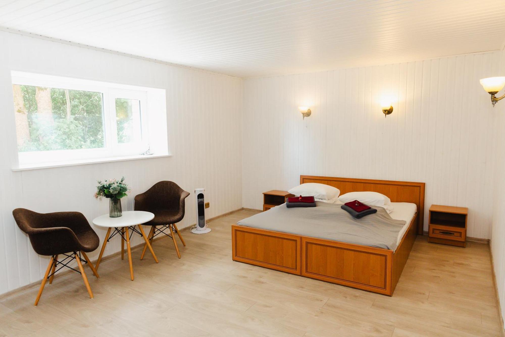 Konrad Family Guesthouse Kuressaare Exteriör bild