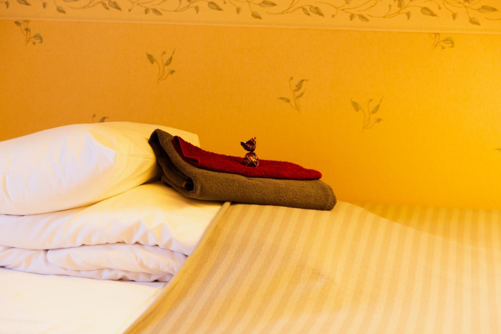 Konrad Family Guesthouse Kuressaare Rum bild