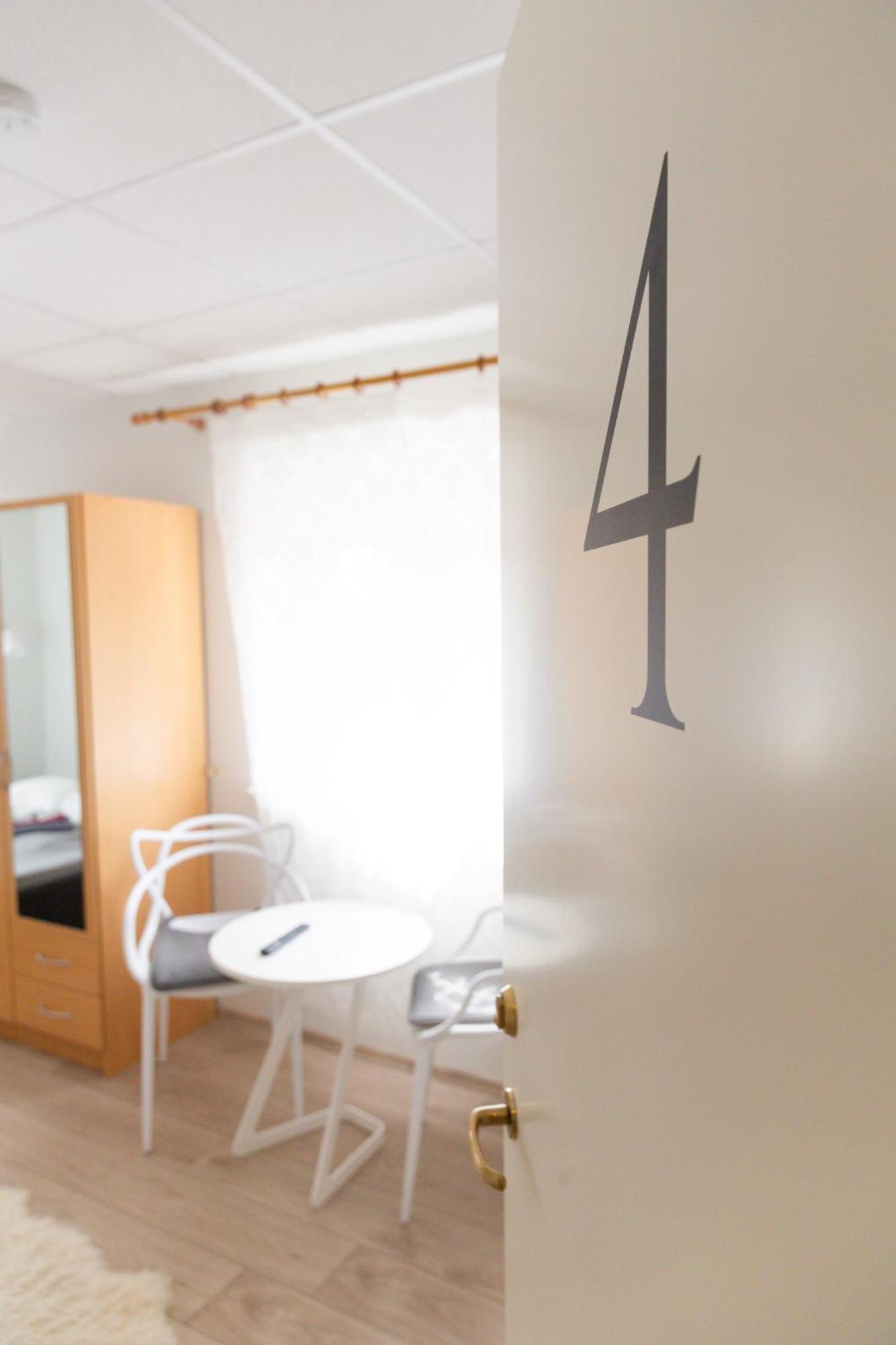 Konrad Family Guesthouse Kuressaare Rum bild