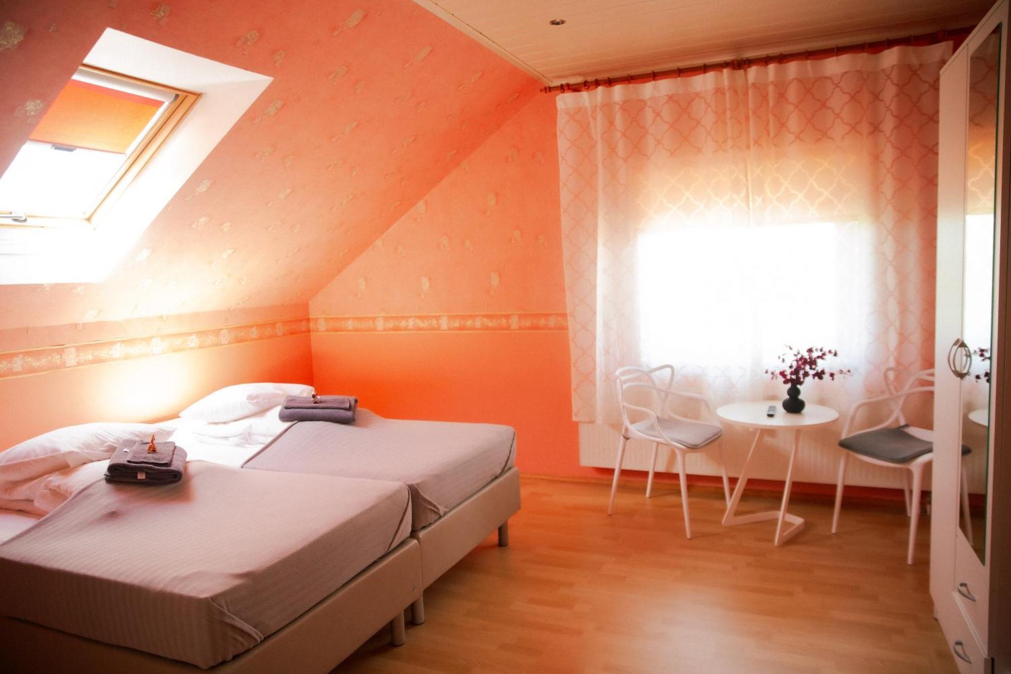Konrad Family Guesthouse Kuressaare Rum bild