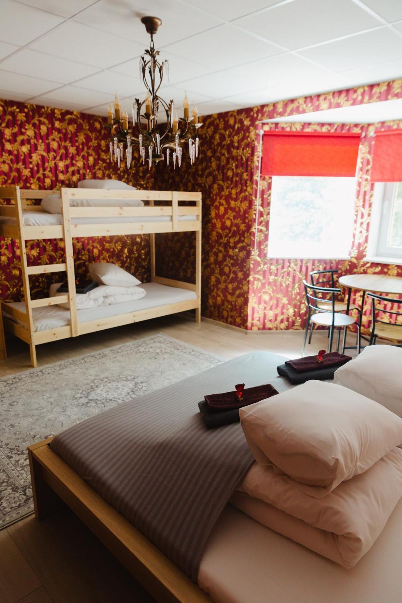 Konrad Family Guesthouse Kuressaare Exteriör bild