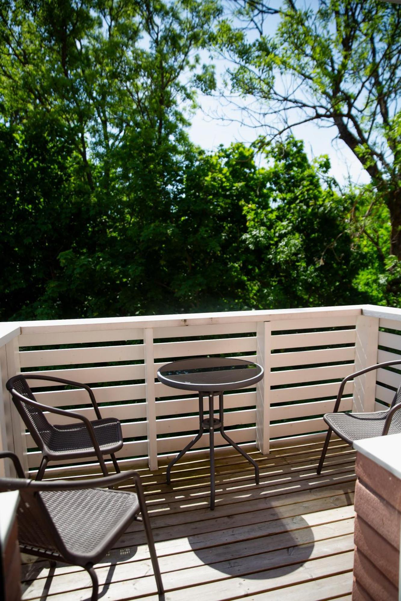 Konrad Family Guesthouse Kuressaare Rum bild